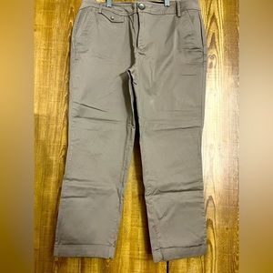 DKNY khaki capri pants size 10